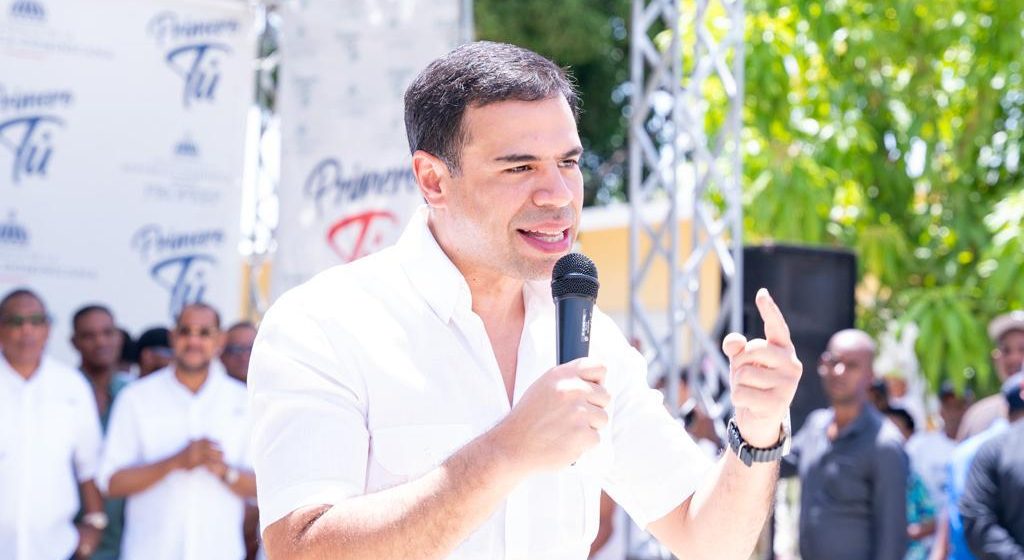Roberto Ángel afirma política social de Abinader aumenta cobertura e impacta la región Sur