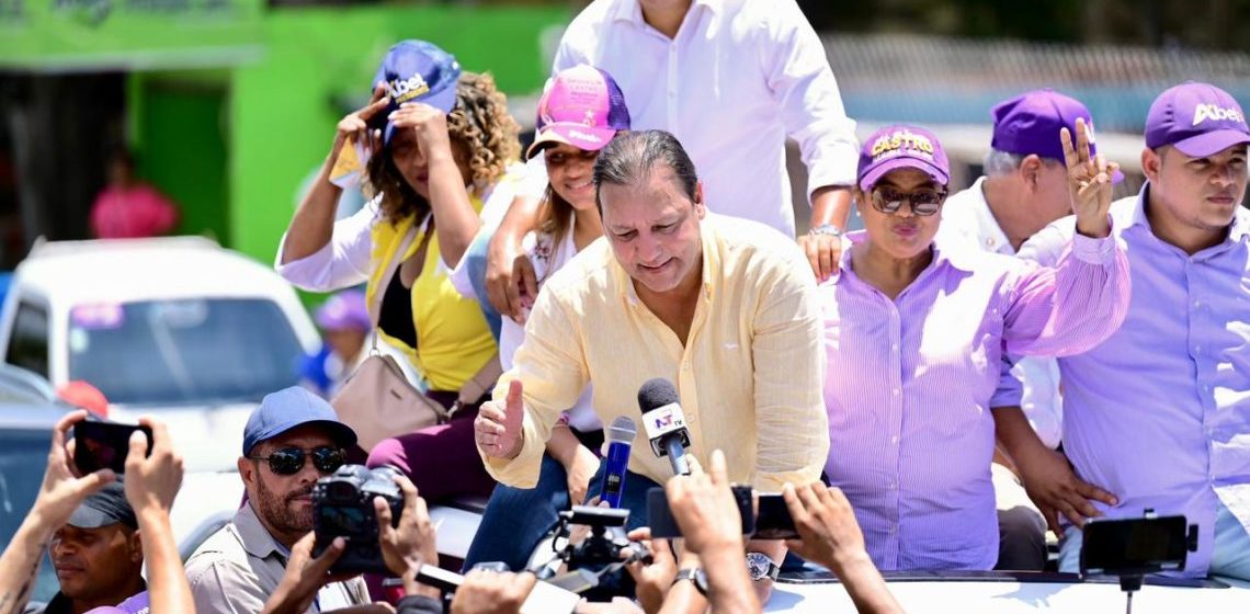 Abel Martínez en Montecristi: “Con el PRM, el país se está cayendo a pedazos”