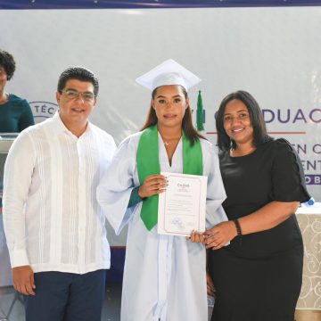 Liceo de la CAASD gradúa a 28 bachilleres