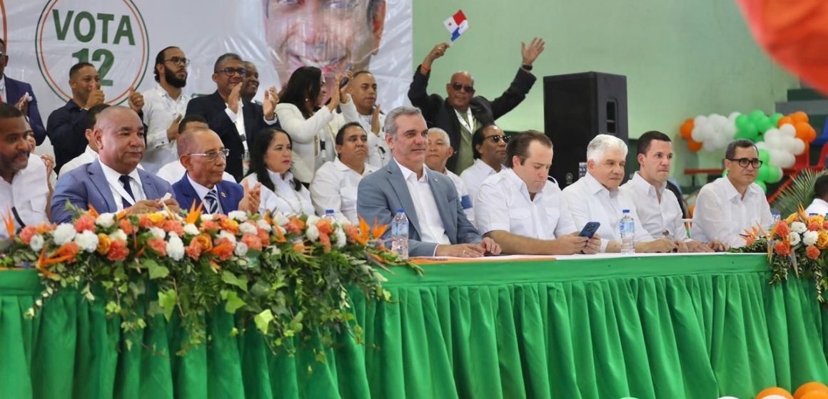 En actos separados, partidos MODA y PASOVE proclaman a Luis Abinader como candidato presidencial