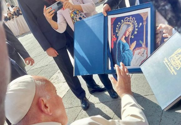 Miembros de la Asociación de Artistas Visuales participan en primera avocación de la Virgen de La Altagracia en Vaticano