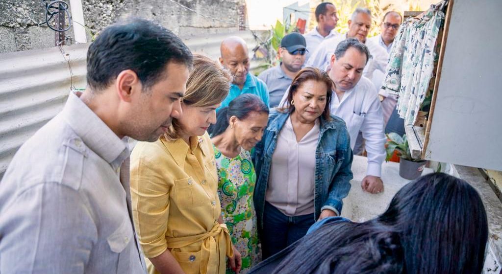 Vicepresidenta Raquel Peña y Roberto Ángel encabezan jornada contra el dengue en Santo Domingo Oeste