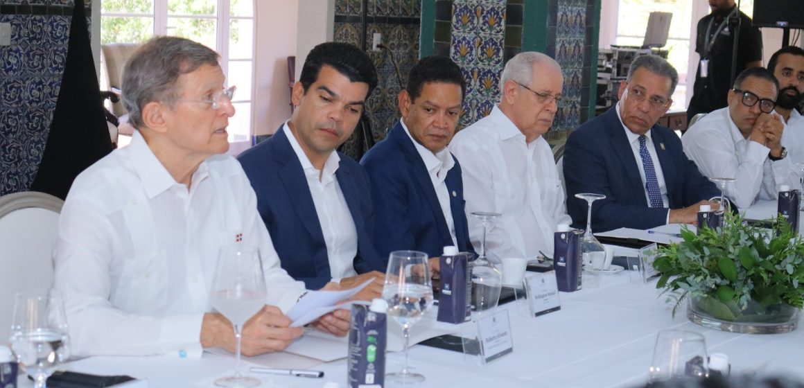 Gobierno dominicano recibe visita de la OEA que levanta información sobre el canal ilegal haitiano