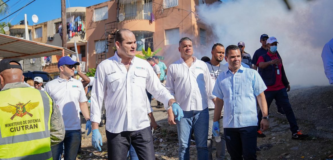 PROMESE/CAL realiza jornada de descacharrización en Santo Domingo Norte