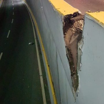 MOPC informa que la estructura del paso a desnivel 27 de febrero con Tiradentes no representa peligro luego de ser impactado por un vehículo esta madrugada