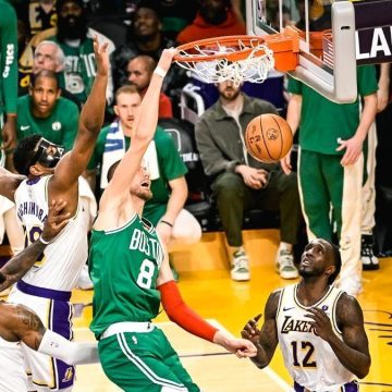 Los Celtics roban la Navidad de Los Lakers