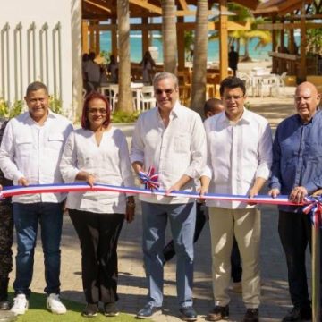 El presidente Abinader y el ministro Collado entregan obras en Las Galeras, Samaná, por un monto de 206 millones de pesos.