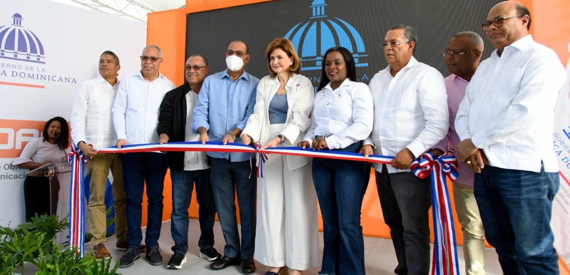 Gobierno entrega carretera y calles asfaltadas de la fronteriza Guayajayuco con una inversión de superior a los RD$83 millones
