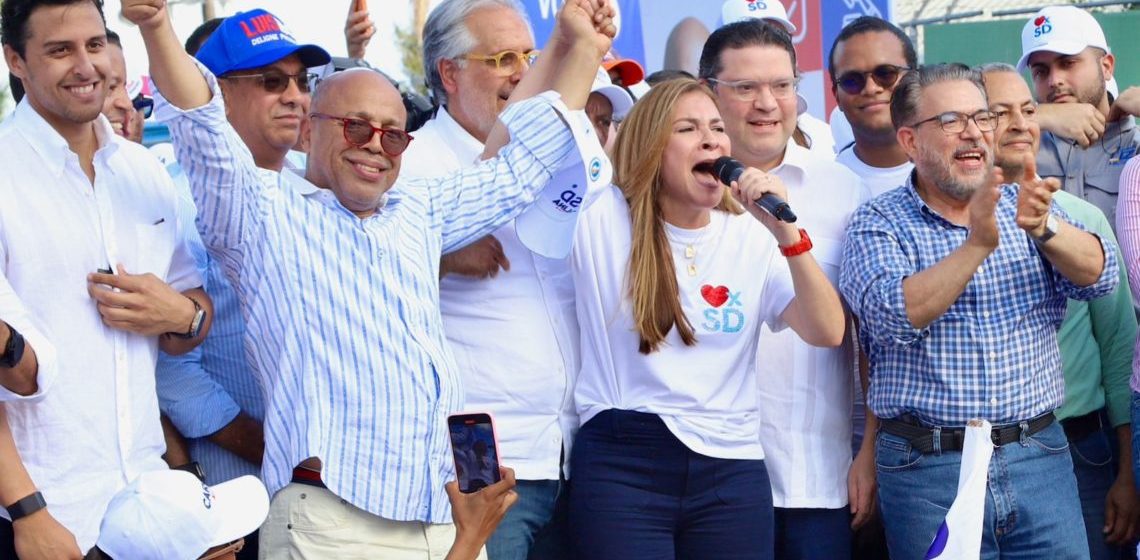 Alfredo Pacheco invita a capitaleños a respaldar a Carolina Mejía en las urnas