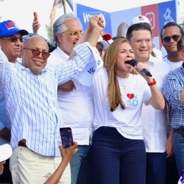 Alfredo Pacheco invita a capitaleños a respaldar a Carolina Mejía en las urnas