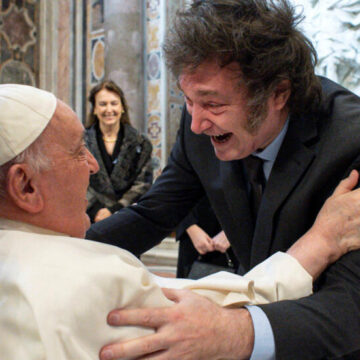 Tras su abrazo, el papa y Milei se reúnen entre rumores sobre un viaje de Francisco a Argentina