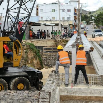 MOPC informa fueron colocadas las vigas sobre nuevo puente unirá a Higüey con La Otra Banda