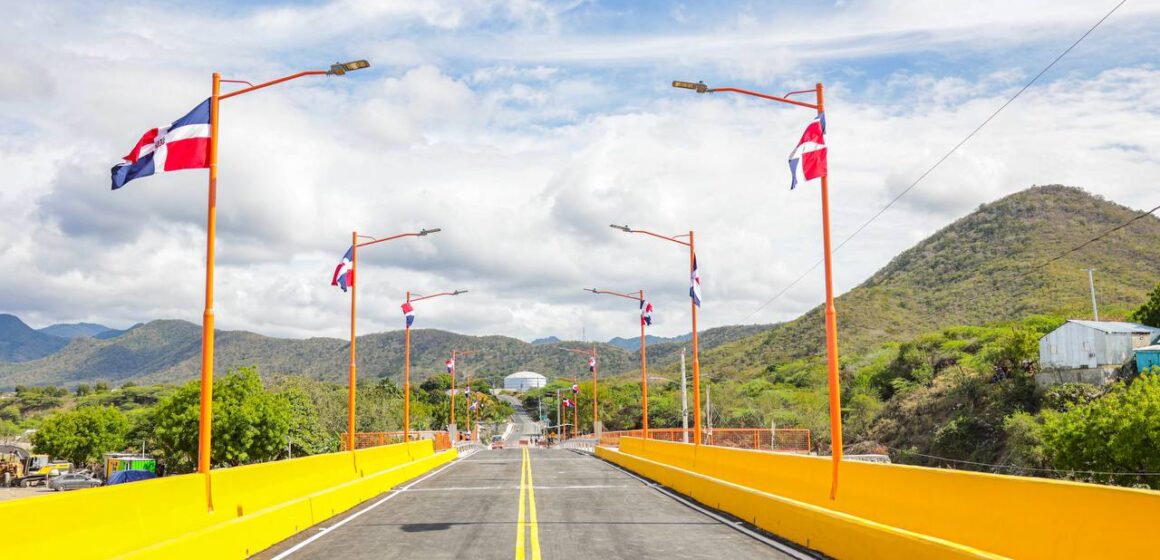 El Gobierno entrega obras en Baní, San Cristóbal y Haina construidas por el MOPC