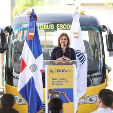 Vicepresidenta deja en funcionamiento el Sistema Nacional de Transporte Estudiantil en La Altagracia para beneficiar a más de 65 mil estudiantes