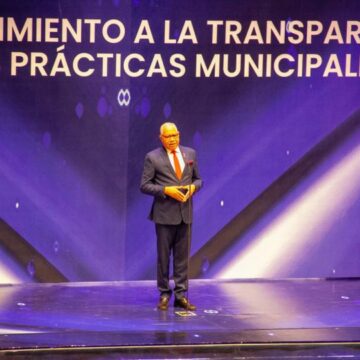 Premios Juan Pablo Duarte reconoce a Kelvin Cruz y David Collado por sus aportes a la municipalidad