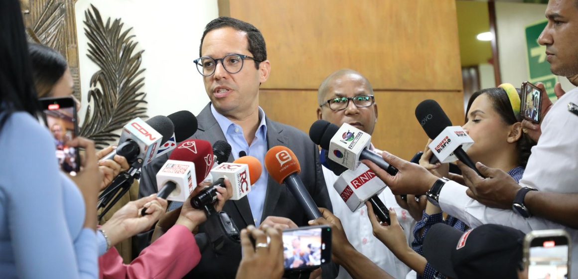 PRM solicita a JCE actuar frente a campaña de noticias falsas contra Luis Abinader