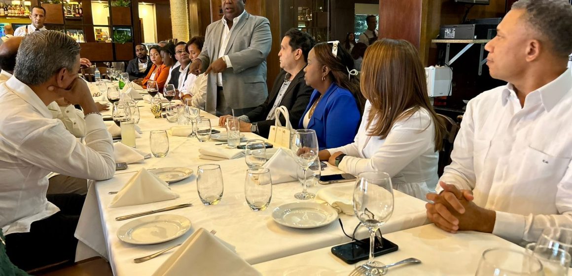 Tony Peña arranca en la carrera a la presidencia de 2028