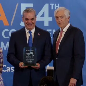 Abinader recibe el premio Chairman’s Award por su liderazgo en Las Américas