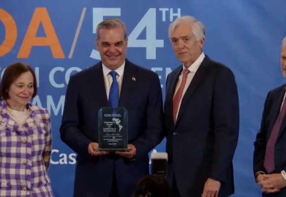Abinader recibe el premio Chairman’s Award por su liderazgo en Las Américas
