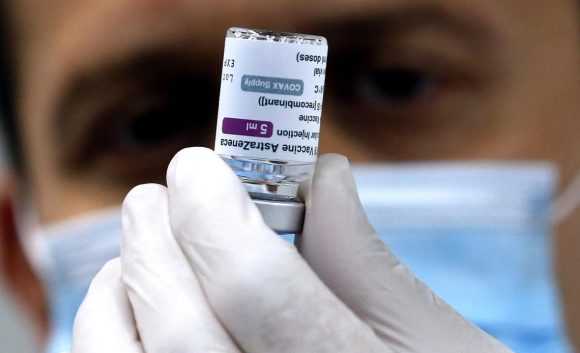 Vacuna contra la covid de AstraZeneca dejará de comercializarse mañana en la Unión Europea