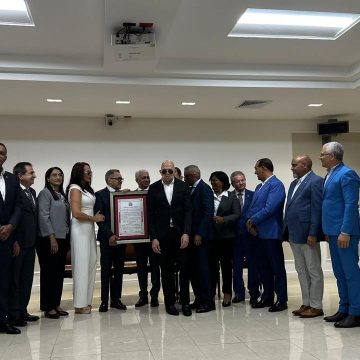 Senado reconoce trayectoria de Los Hermanos Rosario por su aniversario 45
