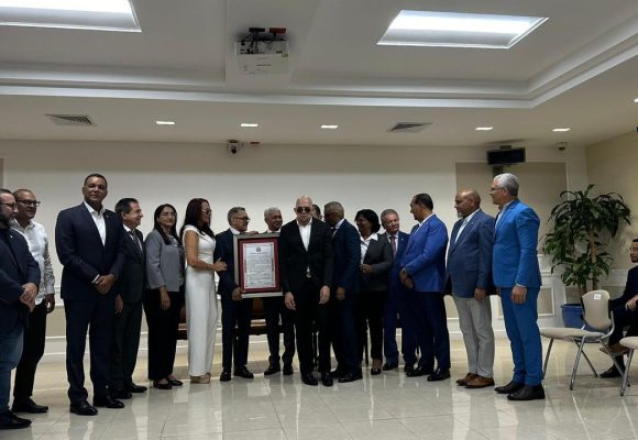 Senado reconoce trayectoria de Los Hermanos Rosario por su aniversario 45