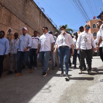 Fellito Suberví recorre cañada el Túnel de Capotillo y supervisa avances trabajos en cañada La 800ta