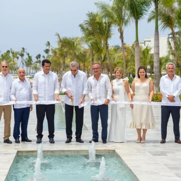 Presidente Luis Abinader encabeza inauguración del Hotel Secrets Tides en Punta Cana