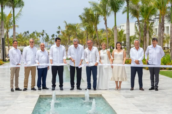 Presidente Luis Abinader encabeza inauguración del Hotel Secrets Tides en Punta Cana