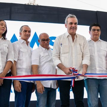 Presidente Luis Abinader y Fellito Suberví inauguran el remozamiento de la cañada El Túnel, en Capotillo