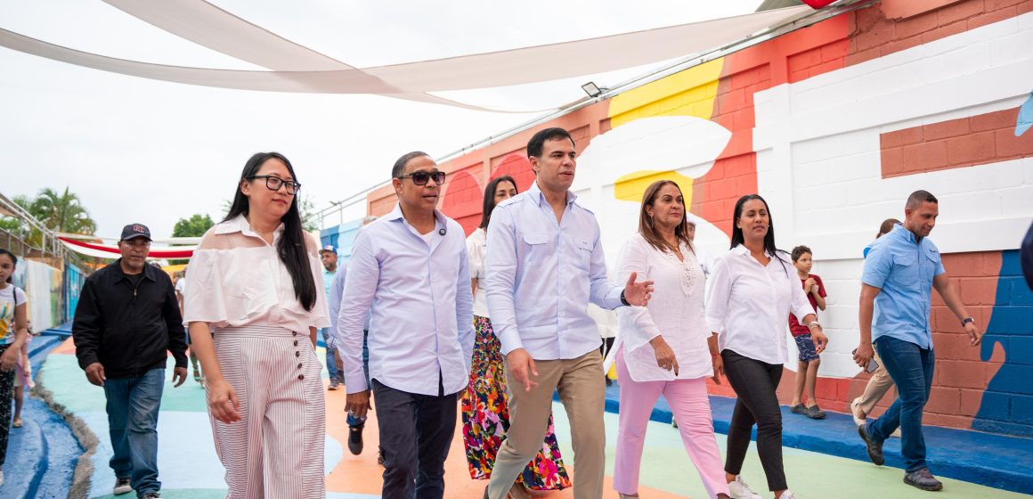 Roberto Ángel encabeza lanzamiento de la Ruta de Arte Urbano con 6,507.4 m² en provincia Duarte