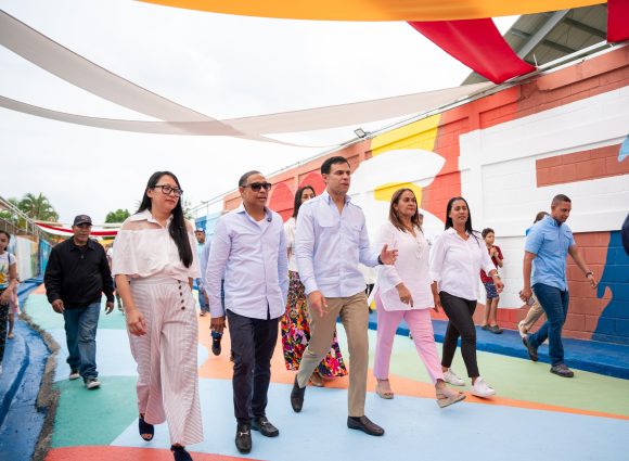 Roberto Ángel encabeza lanzamiento de la Ruta de Arte Urbano con 6,507.4 m² en provincia Duarte