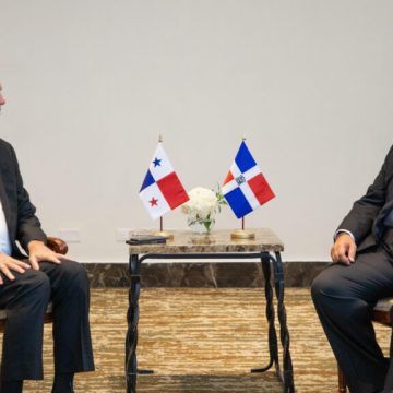 Abinader y su homólogo panameño tratan sobre fortalecimiento de las relaciones bilaterales