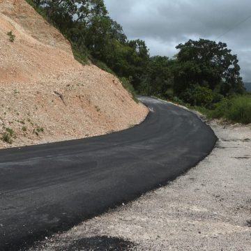 El Ministerio de Obras Públicas y Comunicaciones ejecuta más de 200 proyectos en 22 provincias del país, a un costo superior a los 19 mil millones de pesos, financiados por el Banco Interamericanos de Desarrollo (BID), y que se llevan a cabo a través de la Unidad Ejecutora de Proyectos Financiados con Recursos Externos.