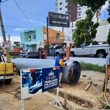 Solución de averías a tiempo mantiene equilibrado el servicio de agua potable en Santo Domingo