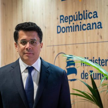 David Collado llega a París para promover a República Dominicana en importante feria turística