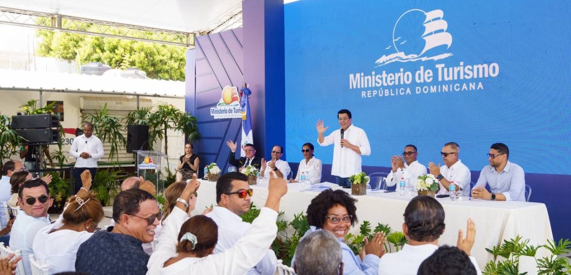 Ministro Collado inaugura reconstrucción calle Pastor Domingo de la Cruz, en Verón, Punta Cana.