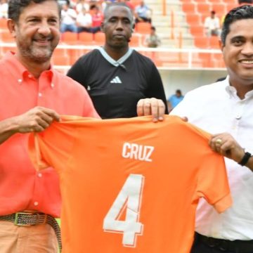 Ministro de Deportes, Kelvin Cruz, felicita al Cibao Fútbol Club por su quinto título en la LDF