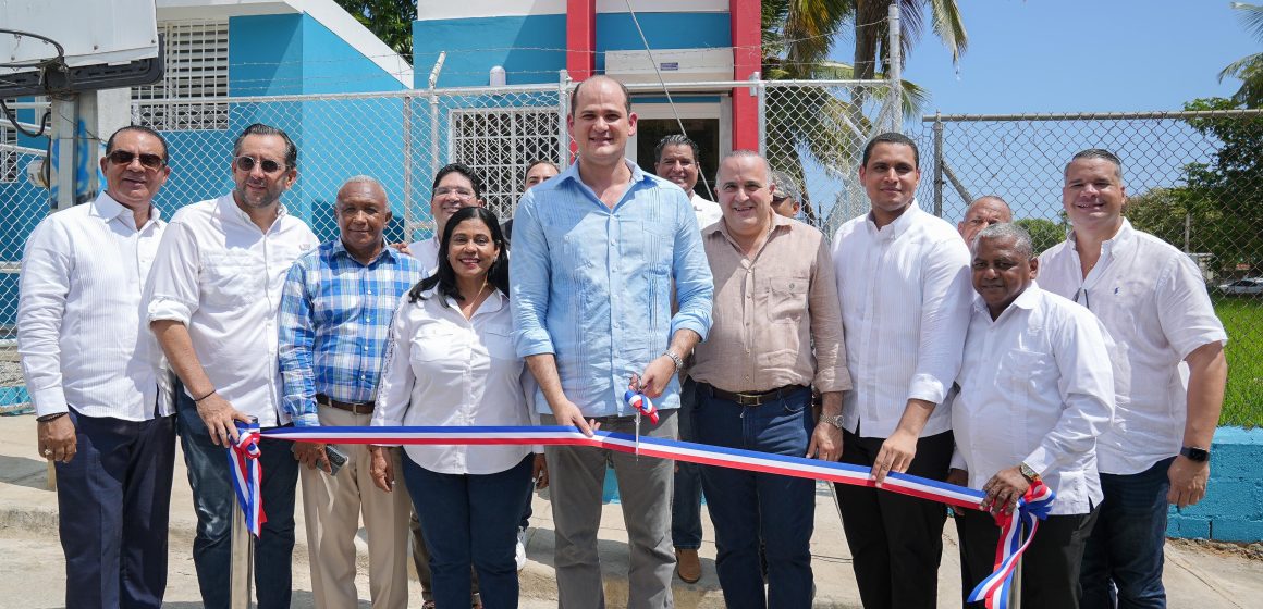 PROMESE/CAL inaugura dos Farmacias del Pueblo en Hostos y Cabrera