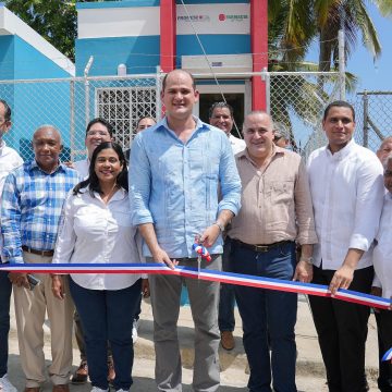 PROMESE/CAL inaugura dos Farmacias del Pueblo en Hostos y Cabrera