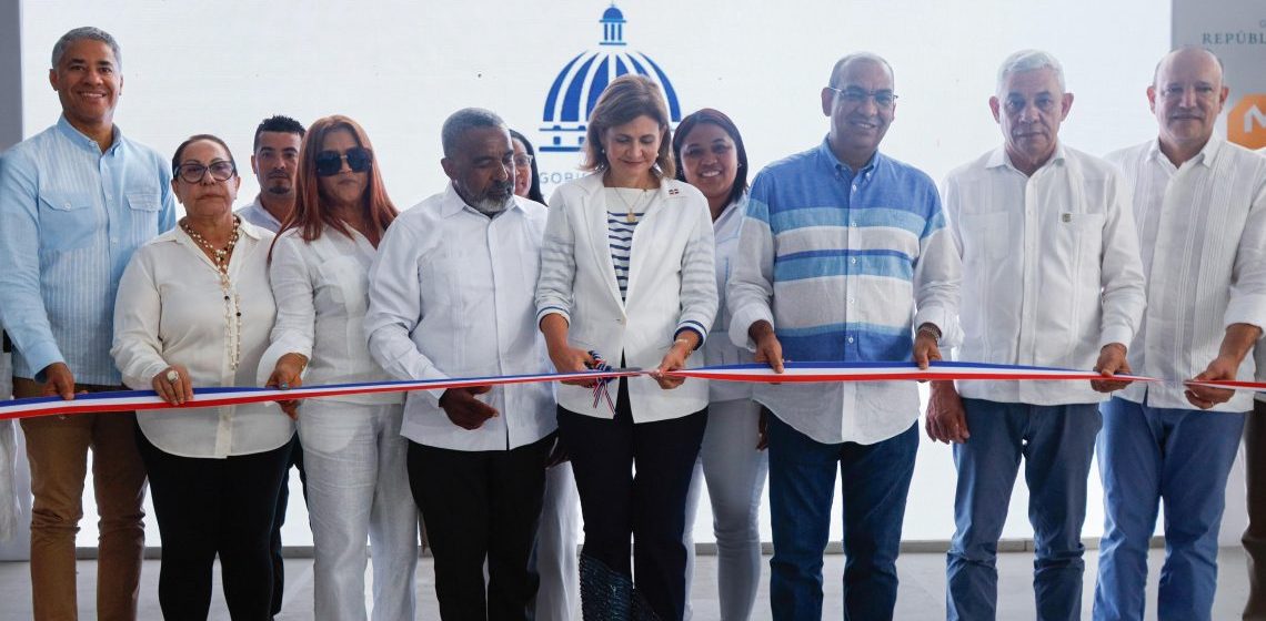 Raquel Peña y Deligne Ascención inauguran  reconstrucción carretera Gurabita de Yaroa en Puerto Plata 