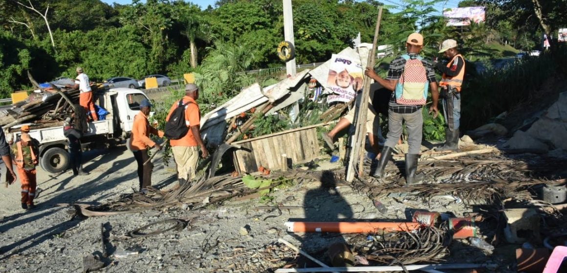 CODEVIAL del MOPC desmantela casetas provocan accidentes en la autopista Duarte