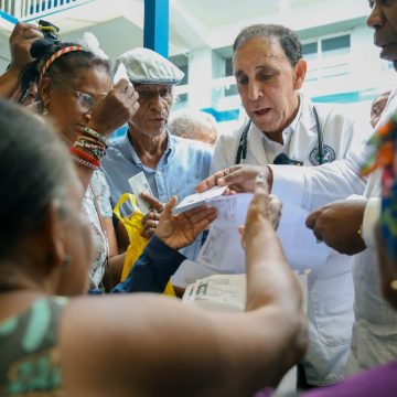 Gabinete Social entrega más de 7,000 Bonos Navideños en hospitales de Santo Domingo