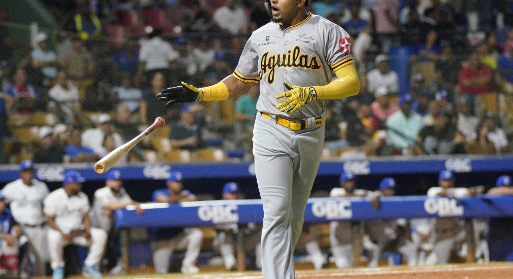 Mejía y Escarra pegan jonrones en triunfo de Águilas ante Licey