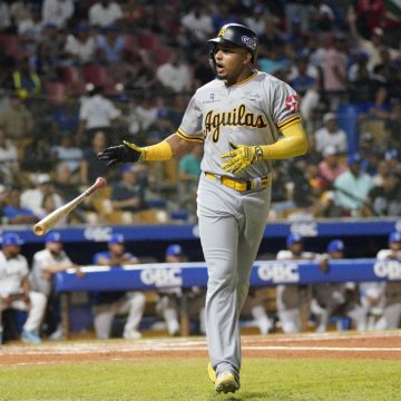 Mejía y Escarra pegan jonrones en triunfo de Águilas ante Licey