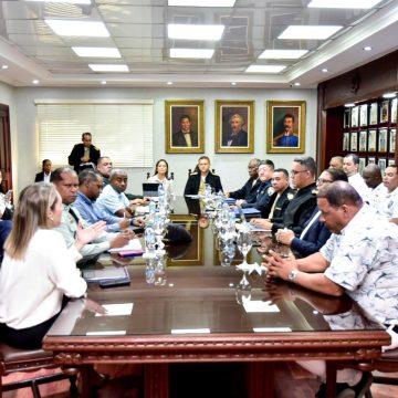 Adoptan medidas para fortalecer el orden y la seguridad de las operaciones turísticas en Bayahibe.