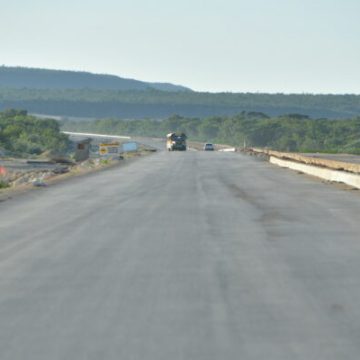 Deligne Ascención destaca avances de la carretera Cabo Rojo-La Cueva, en la provincia Pedernales