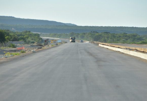 Deligne Ascención destaca avances de la carretera Cabo Rojo-La Cueva, en la provincia Pedernales