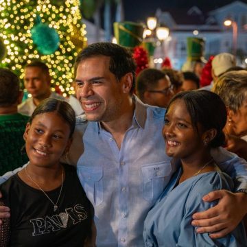 Roberto Ángel inicia programa «Parques de Navidad» en Puerto Plata