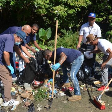 Fellito Suberví encabeza jornada simultánea de limpieza de cañadas en el Gran Santo Domingo